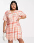 Фото #4 товара Forever New Curve flippy hem checked mini tea dress in peach