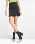 New Look Tall – Satin-Minirock in Schwarz mit Seitenschlitz