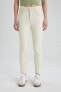 Lina Mom Fit Rahat Kalıp Yüksek Bel Hafif Dar Paça Beyaz Jean Pantolon C1290AX24SM