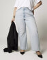 Фото #1 товара River Island Plus relaxed straight leg jean in lightwash blue