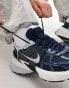 Фото #4 товара Nike V2K Run trainers in navy