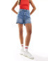 Фото #1 товара Tommy Jeans denim mom shorts in mid wash