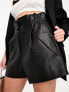 River Island – Kunstleder-Shorts in Schwarz mit Paperbag-Bund