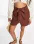 Фото #4 товара Influence tie waist linen look shorts in chocolate