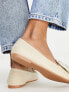 Фото #2 товара ASOS DESIGN Wide Fit Lake bow pointed ballet flats in natural raffia