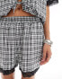 Фото #5 товара Reclaimed Vintage pull on boxer short in gingham