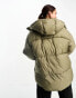 Monki – Steppjacke in Khaki mit Kapuze