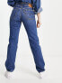 Фото #2 товара Levi's middy distressed straight leg jeans in mid wash