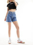 Фото #1 товара Tommy Jeans ultra high denim mom shorts in mid wash