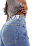 Фото #8 товара Джинсы женские Calvin Klein Jeans – Mom-Jeans в среднем оттенке