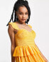 ASOS DESIGN Petite – Gestuftes Maxikleid in Marigold mit Korsettdetail und Plissee