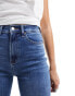 ASOS DESIGN '70's' sculpting super stretch flared jeans in mid blue Голубой, W24 L32 - фото #4