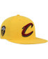 Фото #1 товара Бейсболка Mitchell & Ness мужская Сleveland Cavaliers золотая Side Core 2.0 Snapback Hat