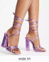 Фото #1 товара Public Desire – Wide Fit – Exclusive – Amira – Sandalen in Metallic-Lila mit Blockabsatz