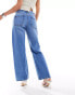 River Island Petite – Straight Jeans im 90er-Stil in verwaschenem Mittelblau