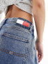 Фото #2 товара Tommy Jeans Daisy low waisted baggy jeans in mid wash