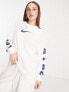 Фото #1 товара Nike Sportswear graphic long sleeve t-shirt in white