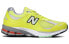 Фото #2 товара New Balance NB 2002R 运动 减震 低帮 跑步鞋 男女同款 柠檬黄 / Кроссовки New Balance NB M2002RLC