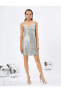 Фото #6 товара Вечернее платье Koton Mini Abiye Elbise с блестящим металлическим U-образным вырезом на бретелях 4WAK80018FK Серебро