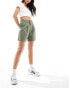 Levi's Pleated trouser shorts in green grün, W28 - фото #3