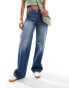 Monki Imoo low waisted wide fit jeans in gabby blue wash with spray SAUBERE BLAUE RINSE-WASCHUNG, W32 - фото #1