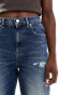 Фото #4 товара Tommy Jeans mom ripped jeans in dark wash