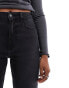 Hollister ultra high rise 90s straight jean in washed black Черный, 0R - фото #4