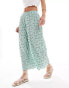 Фото #4 товара ASOS DESIGN Petite plisse wide trouser culottes in green ditsy