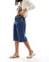 Фото #2 товара Monki Paige low waisted loose denim jorts in mid wash blue