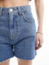 Фото #7 товара Tommy Jeans ultra high denim mom shorts in mid wash