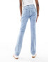 Фото #6 товара In The Style Tall straight leg jeans in light blue wash
