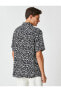 Фото #11 товара Рубашка Koton с коротким рукавом и минималистическим абстрактным принтом.
