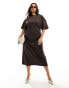 Фото #2 товара ASOS DESIGN Curve premium t-shirt midi dress with roll sleeve and tuck side detail in chocolate