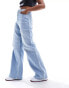 Tommy Jeans Claire high rise wide leg jeans in mid wash Голубой, W27 L30 - фото #4