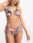 Фото #1 товара We Are We Wear melissa triangle bikini top in cabana tropical print