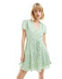 Glamorous v neck tie waist short sleeve mini tea dress in green daisy Grün mit Blumenmuster, 50 - фото #1