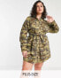 Фото #2 товара Missguided Plus dress with tie waist in camo