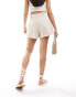 Фото #2 товара Hollister high rise linen cargo tailored short in beige