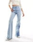 Фото #4 товара Lee Janet flare contrast insert jeans in light wash