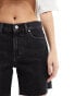 Tommy Jeans Maddie mid waist denim shorts in black wash Черный, W29 - фото #5