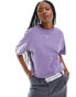 Фото #1 товара Nike Women's Sportswear Essential Boyfriend T-Shirt in Purple/Daybreak Size Small Cotton