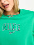 Nike – Oversize-Sweatshirt in Stadiumgrün mit kurzem Schnitt und College-Logo