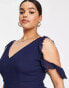 Фото #3 товара Little Mistress Plus Bridesmaid cold shoulder midi dress in navy