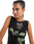 Фото #3 товара COLLUSION fitted vest top in black with rose print