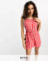 Pieces Petite tie sleeve playsuit in red gingham Красный, L - EU 40 - фото #1