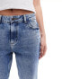 Noisy May Moni high waisted ripped straight leg jean in mid wash Mittelblaues Denim, W27 L32 - фото #5