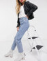 Фото #3 товара Stradivarius – Schmal geschnittene Mom-Jeans aus Baumwolle mit Stretchanteil in verwaschenem Blau - MBLUE