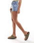 Фото #5 товара Weekday Rowe high waisted denim shorts with raw hem in blue delight