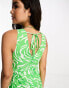 Фото #4 товара New Look v neck midi column dress in green mark making pattern