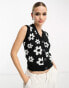 Фото #4 товара Violet Romance Tall cropped knitted vest in monochrome floral print